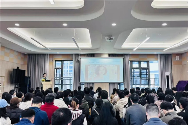 ˫�������ĵ����׶�԰����԰ͬ�ĸ��³� Я�ֹ�����δ��