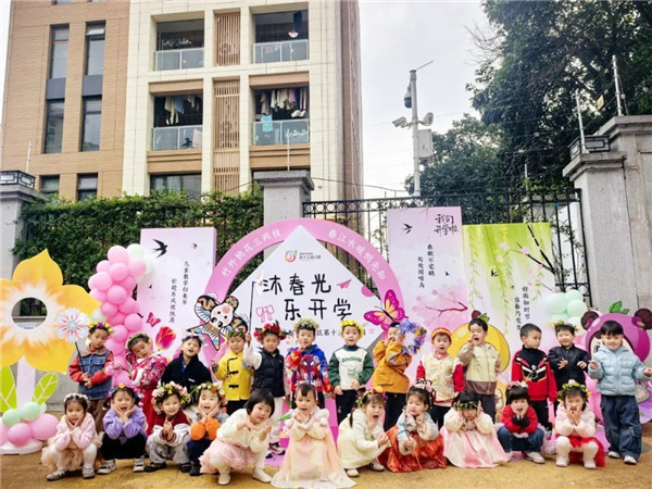 �����񡱹��������ʮ����������ʫ�ⴺ���и�һ������֮Լ