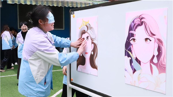 �������׶�԰Ů��ְ����һ����Ȥζ��Ϸ����ǰ��ף��Ů��