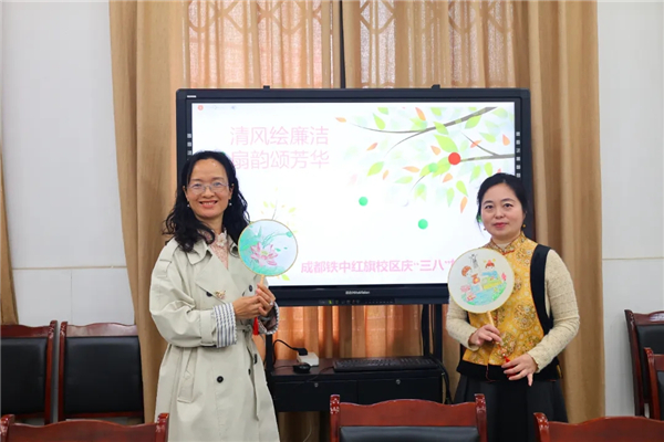 һ�����ȣ����������࣬���к���Ů��ʦ�ѡ�������������