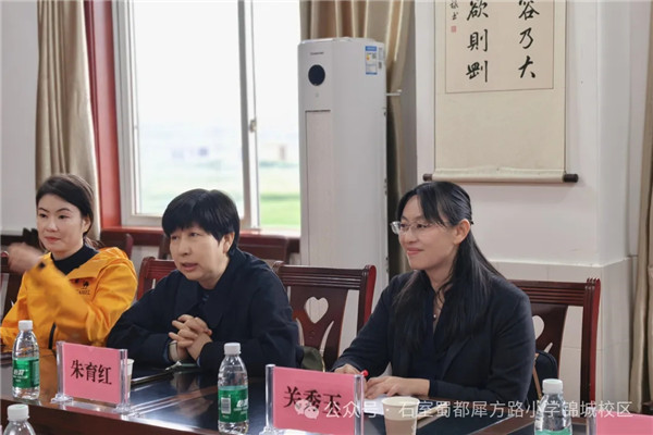 ʯ����Ϭ��·Сѧ����У��ӭ��ʦ���Сѧ��ѧ�̲ı�ί��У����