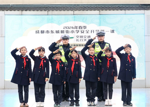 ��ͨ��ȫ��У԰�����Ǹ���Сѧ��УЯ�ֻ���ѧ��ƽ���ɳ�