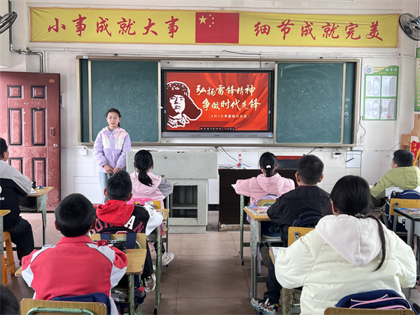 ѧ�׷����·磬��ˮСѧѧ������׷���桱����