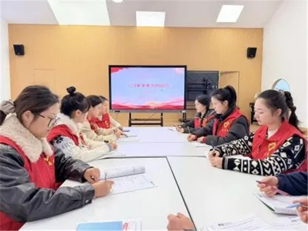 ���������У�˫����ʵ����׽�ʦѧ�����׷澫��