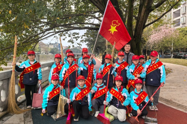 �����׷澫�������������� ��üһС��չѧ�׷������ϵ�л