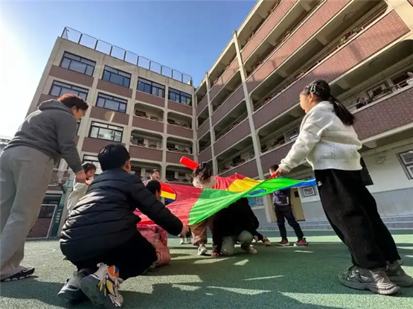 �Ϻ���Сѧ�����ƽ����μ�15���ӡ�