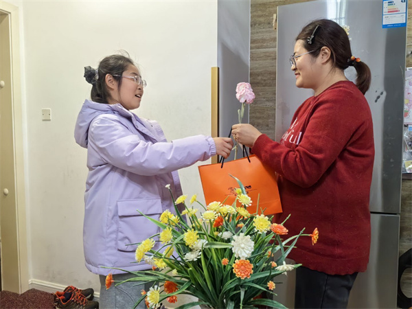 ��ů���£��¾���������è·Сѧѧ��ͯ������������