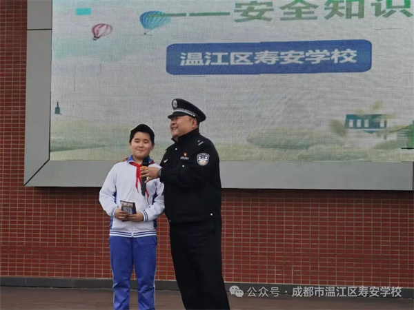 �����������½����ٰ�ѧУ����ѧ�ӽ����ɳ�