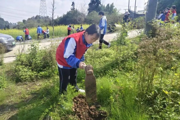 ɳ������ɽ��ѧ��֯ʦ�����Ͷ�ʵ�����ؿ�չֲ���