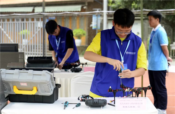 �Լ���Ϊ�� �Խ������� �ɶ�������ϢѧУ���㹲���ɲ�֮·