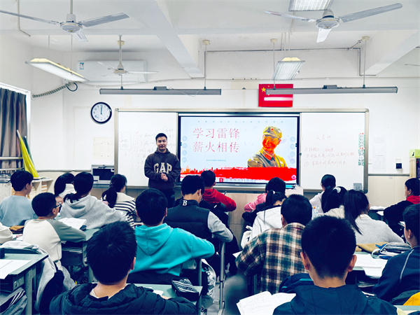 ѧ�׷桢�����ģ���С���۷�Уѧ�����ж�������ů����