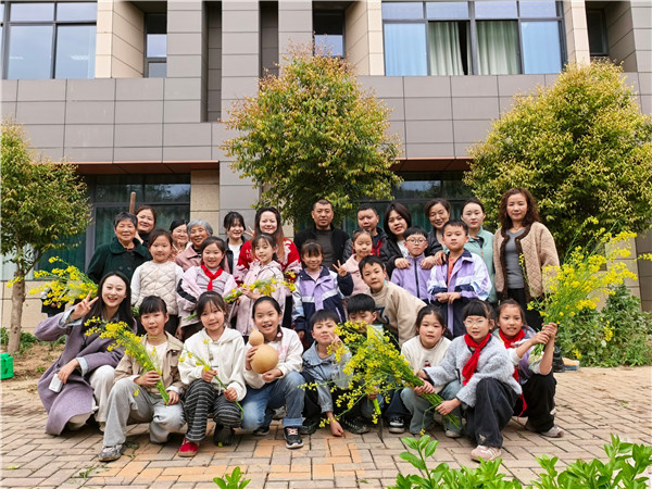 ���Ӹ��������̣�����Сѧ����У���Ͷ�����������������