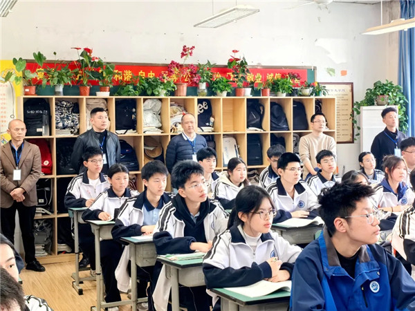 ��80������10��У԰���ɶ����к���У����Уͬ����δ��