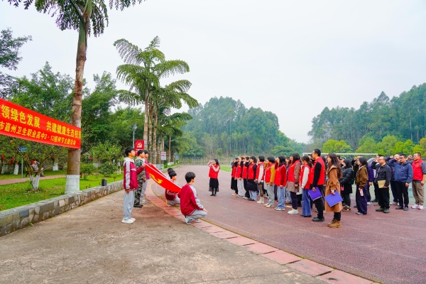 ����������ɫ��չ ����������̬У԰ ��ɽ�м�������ְҵ���п�չֲ���