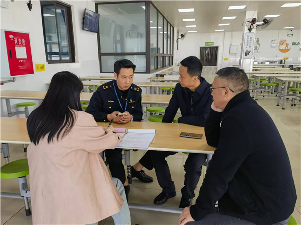 ����У԰ʳƷ��ȫ���� ����ʵС�����г���ֿܾ�ѧʳƷ��ȫ���