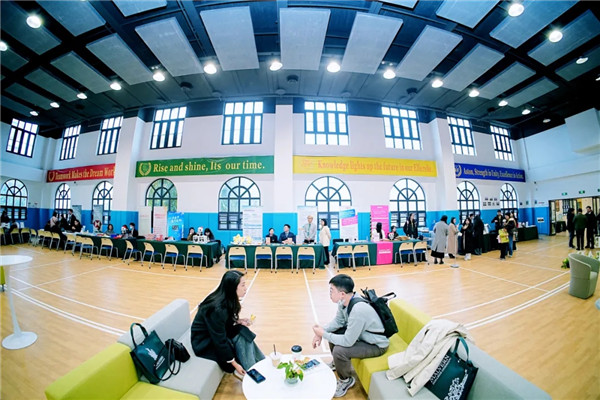 3��28�գ����ɶ�ī���İ���ѧ·�ϵ�����һ��Ū����