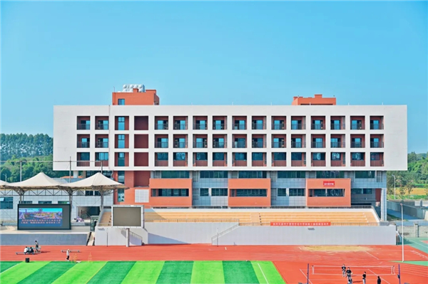 �����㵽׿Խ�������м��������ѧУ����ѧ��ȫ�淢չ