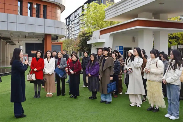 �������ˣ�����·Сѧ����³Ƿ�У��ͬ�ʹ�̽��������չ·��