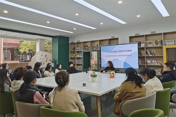 ��Сѧ�ٿ�У����ί����飬���̼�У������ƪ��