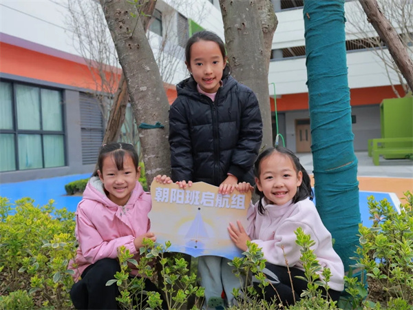 ����һ��С��������·Сѧ˫����Уѧ�ӰѴ���ͳɳ����֡���У԰