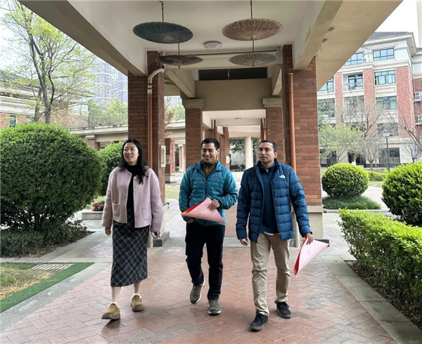 ������Ԫ�Ļ����ɶ����������ѧУӭ�������˵���