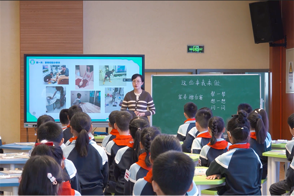 �ɶ���˫��Сѧ�����У����ȫ������˶�����ں�������ݱ�