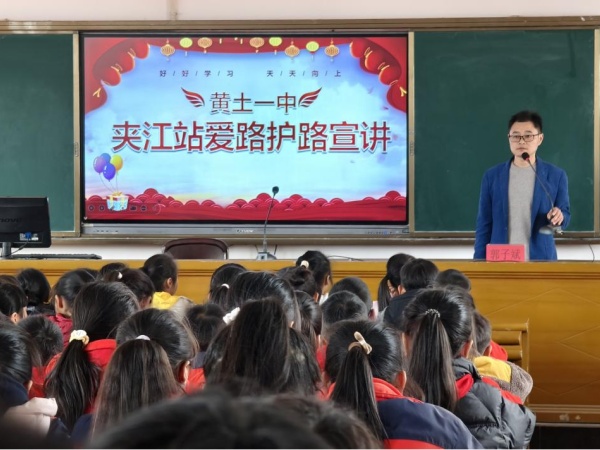 Я�ְ�·��·����������ǰ· �н��ػ���һ����ʵ��չ��ͨ��ȫ���������