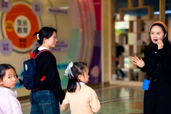 ���ڳɳ��ġ�Сѧ�����顱����ɽ��ʵ���׶�԰��չ������ѧ�