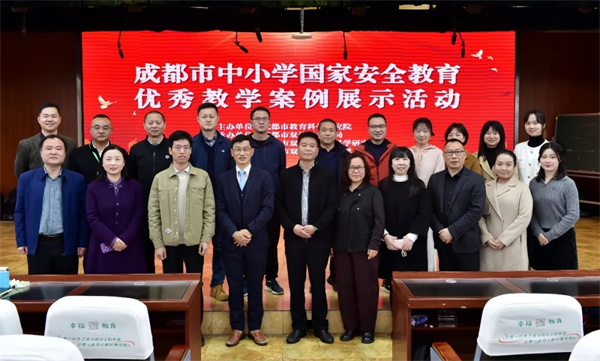 �۽���ȫ���У�˫��ʵС�����ͬ�ʹ����ɳ���ɫ